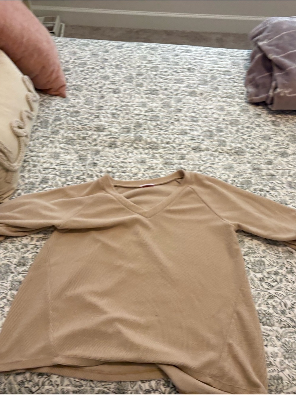 Pink Lily Women’s V-Neck Sweater in Camel